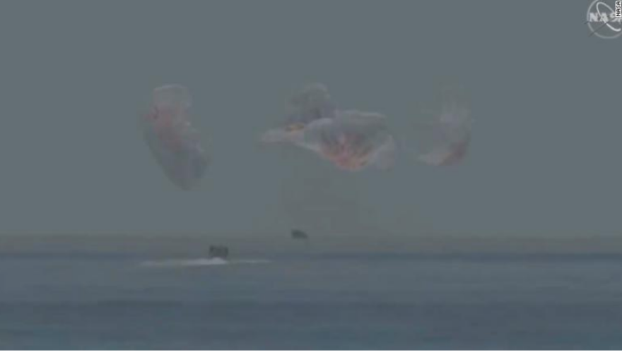 NASA - SpaceX: Επέστρεψε στη Γη η κάψουλα Dragon -  Δείτε βίντεο από την προσθαλάσσωση