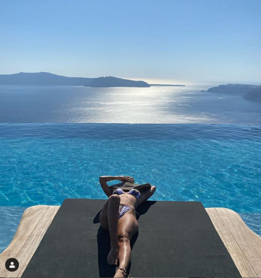 Κόνι Μεταξά: Το άλμπουμ των διακοπών της είναι γεμάτο… θάλασσα και άπειρα μαγιό