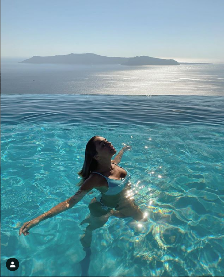 Κόνι Μεταξά: Το άλμπουμ των διακοπών της είναι γεμάτο… θάλασσα και άπειρα μαγιό