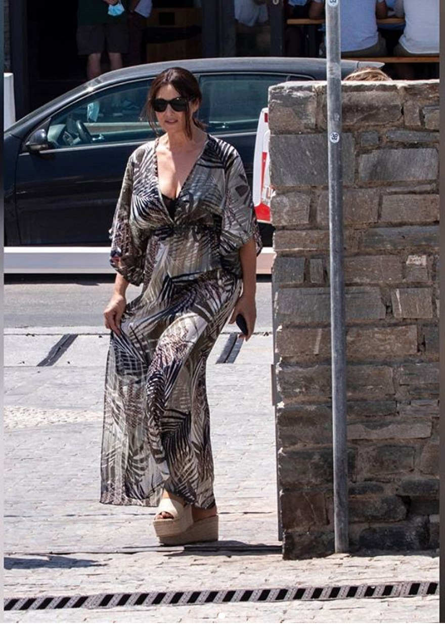 Η Μόνικα Μπελούτσι έκανε διακοπές σε Μύκονο και Πάρο -  Δείτε φωτογραφίες