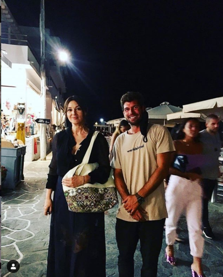Η Μόνικα Μπελούτσι έκανε διακοπές σε Μύκονο και Πάρο -  Δείτε φωτογραφίες