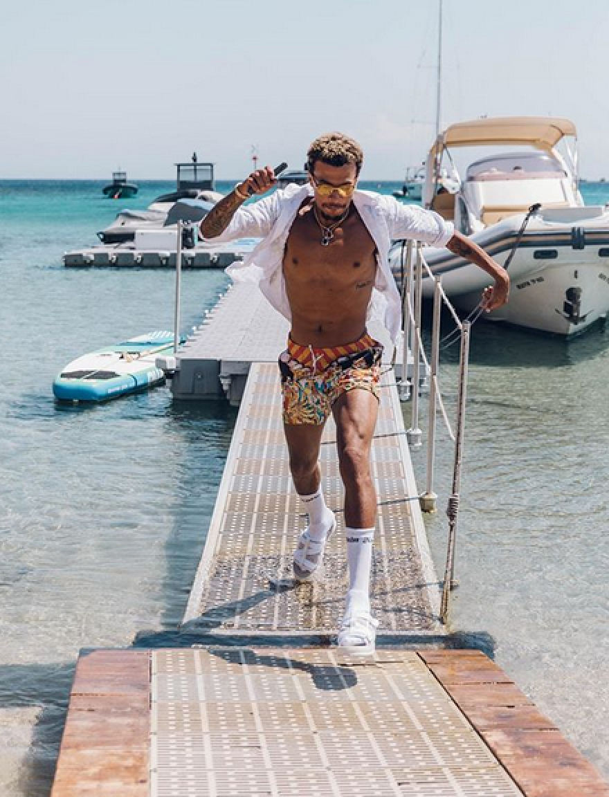 Μύκονος: Ο Barkley της Chelsea και ο λογαριασμός των 88.000 ευρώ, ο χορός του Dele Ali και η Μαρία από τις «Μέλισσες»