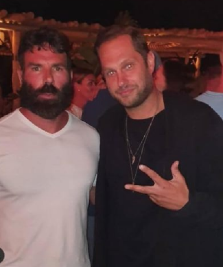 Μύκονος: Το πάρτι στη Φτελιά, το κορωνοζευγάρι από την Ισπανία, ο «δραστήριος» διοργανωτής και ο εισαγγελέας