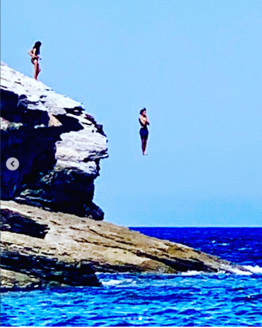 Ελένη Μενεγάκη- Φωτογραφίες: Οι κόρες της κάνουν βουτιές που κόβουν την ανάσα