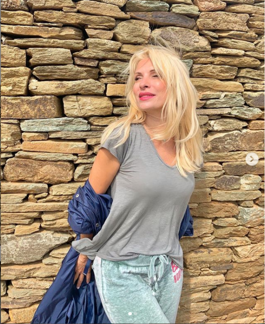 Ελένη Μενεγάκη: Ακόμα και με φόρμα και t-shirt είναι σέξι