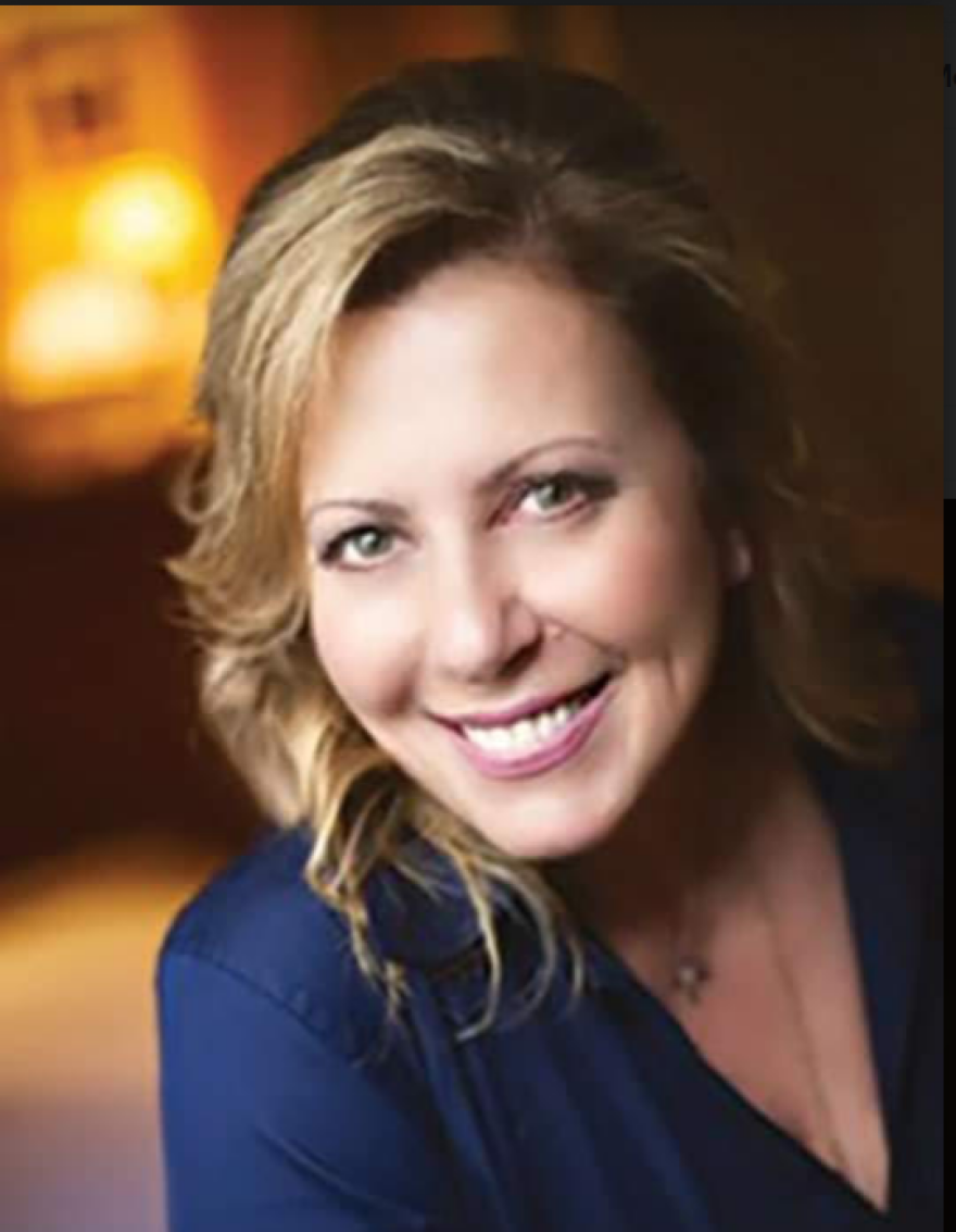 Η Ιέρεια, αναζήτηση στην έρημο: Tο νέο βιβλίο της Έλενας Δεκάζου