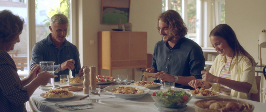 Τσιτσιπάς vs Φέντερερ στη μάχη των... ζυμαρικών 