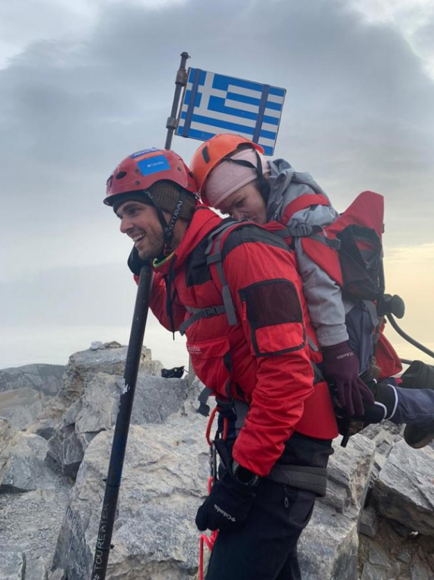 Συγκινεί η Ελευθερία που κατέκτησε τον Όλυμπο στην πλάτη του Μάριου: «Ήθελα πολύ να δω τον κόσμο από εκεί πάνω»