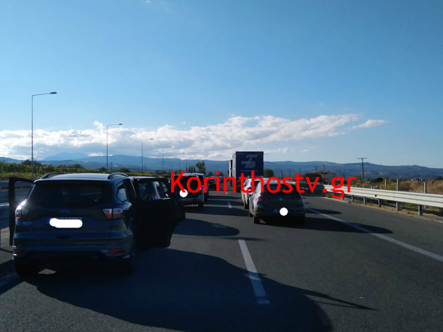 Επεισόδια με Ρομά στην Εθνική Οδό Κορίνθου - Πατρών - Κλειστά και τα δύο ρεύματα στο Ζευγολατιό