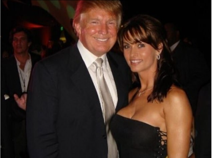 Τραμπ: Μετά το σεξ με την ερωμένη του της έδειξε φωτογραφίες της Μελάνια, λέει φίλη της