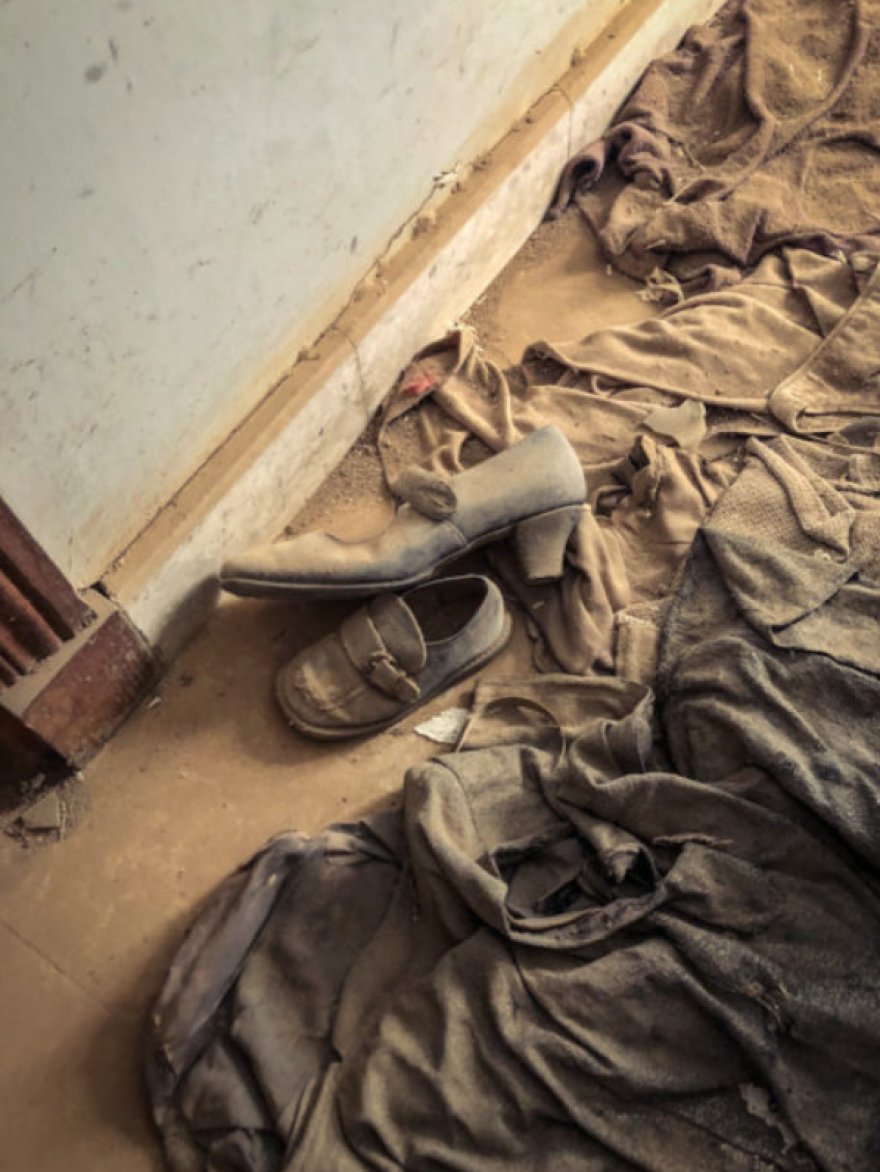 Αμμόχωστος: Ιστορία σε στοίβες από ρούχα - Συγκλονιστικές εικόνες