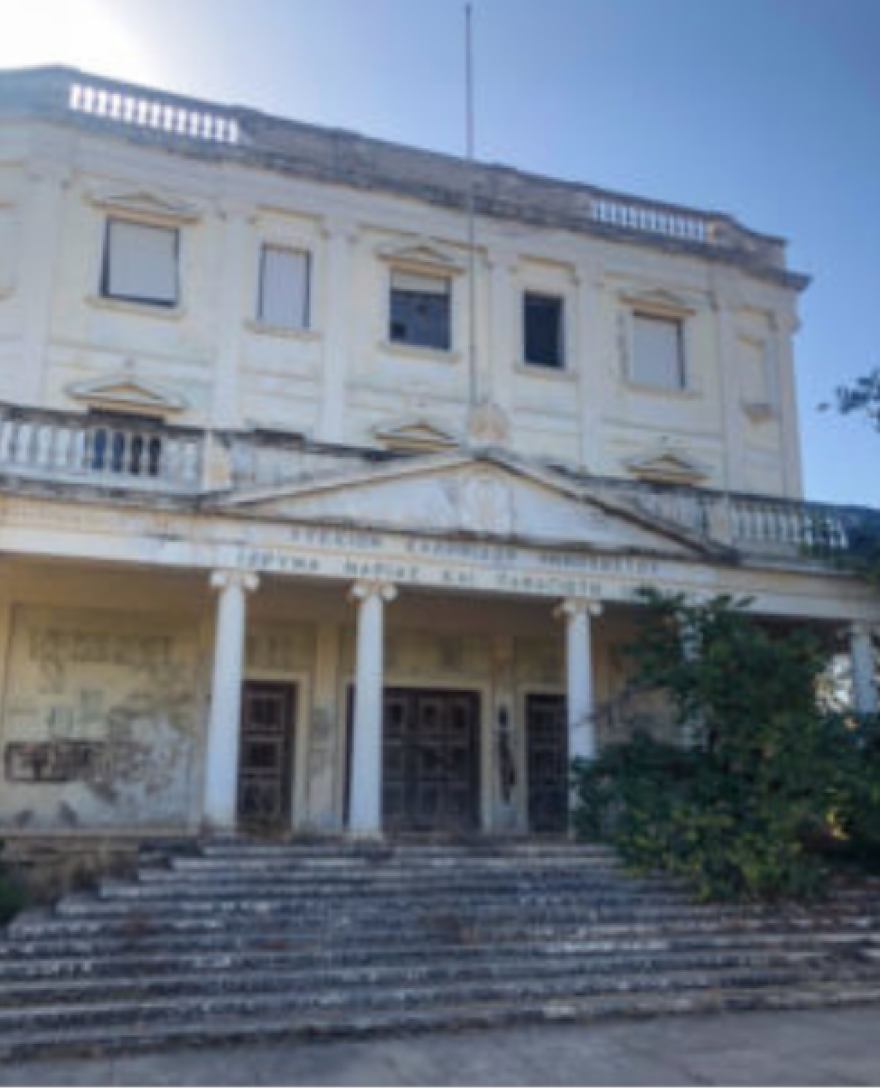 Αμμόχωστος: Ιστορία σε στοίβες από ρούχα - Συγκλονιστικές εικόνες