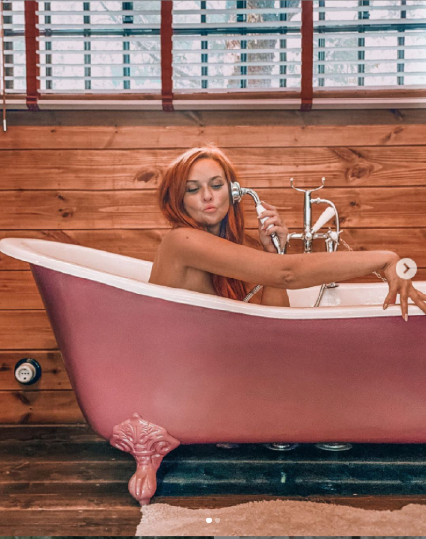 Σίσσυ Χρηστίδου: Σε ποιον τηλεφωνεί γυμνή μέσα από την μπανιέρα;