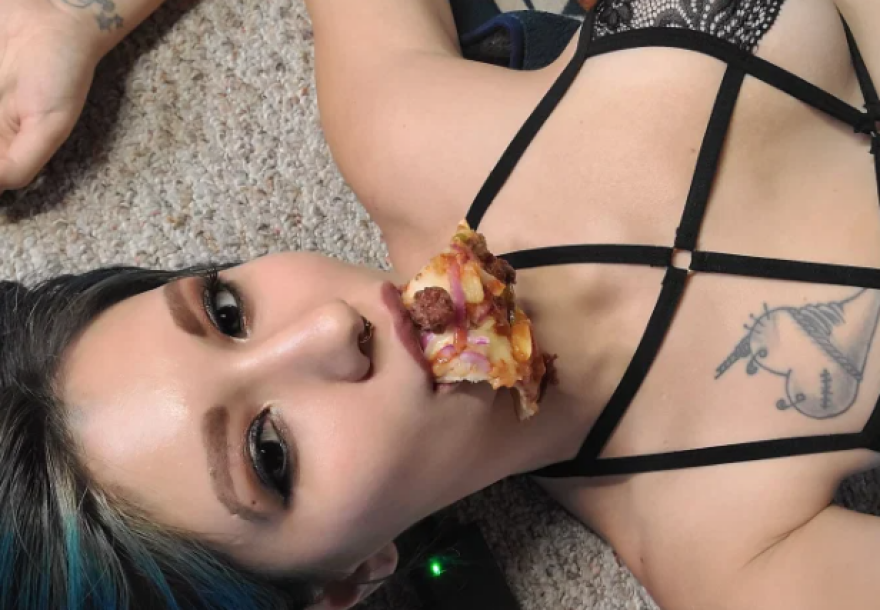 «Έχω εφιάλτες» λέει η μία από τις δύο «αφέντρες» που συνελήφθησαν να γυρίζουν πορνό με ιερέα σε ναό