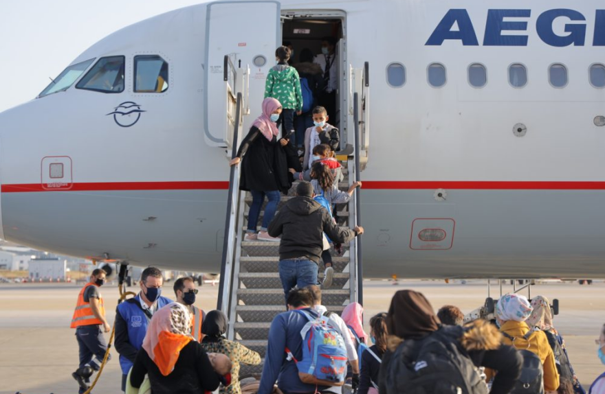 Προσφυγικό: Έφυγαν για τη Γερμανία 101 πρόσφυγες - Δείτε φωτογραφίες 