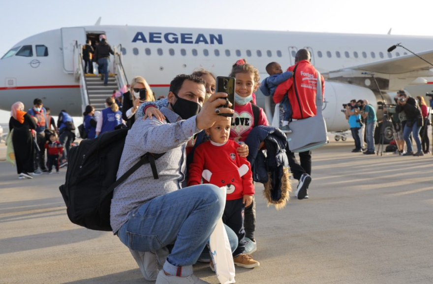 Προσφυγικό: Έφυγαν για τη Γερμανία 101 πρόσφυγες - Δείτε φωτογραφίες 