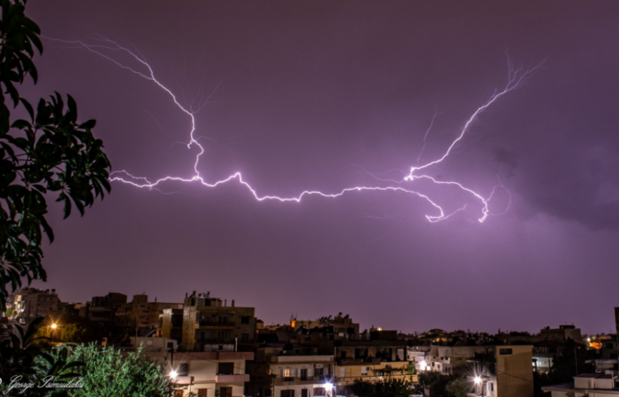 Καιρός: Η κακοκαιρία πλήττει σφοδρά την Κρήτη - Νέοι χάρτες του meteo