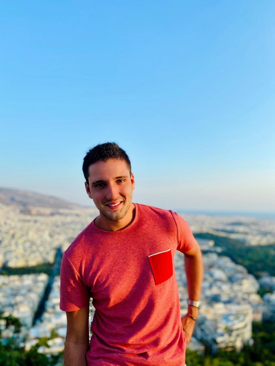 Σοκάρει δημοσιογράφος του ΣΚΑΙ: Ο ιός χτύπησε εμένα, τη μητερα, τον πατέρα και την αδερφή μου! 