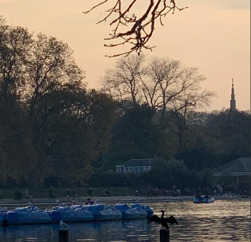 Lockdown - Λονδίνο: «Ξεχύθηκαν» στα πάρκα οι Λονδρέζοι, με κρούσματα άνω των 20.000 - Χωρίς αποστάσεις και μάσκες