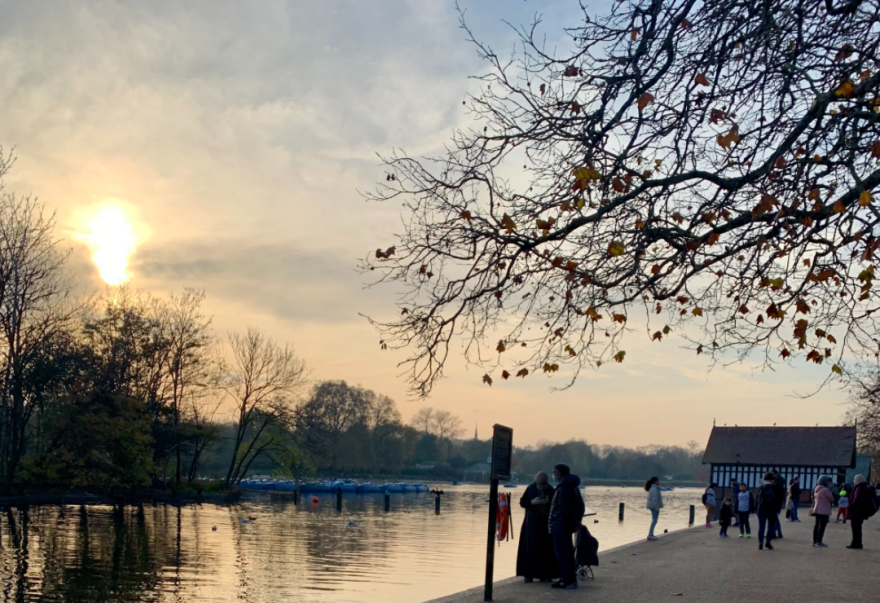 Lockdown - Λονδίνο: «Ξεχύθηκαν» στα πάρκα οι Λονδρέζοι, με κρούσματα άνω των 20.000 - Χωρίς αποστάσεις και μάσκες