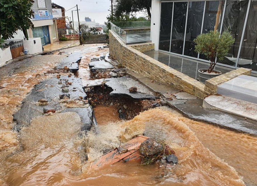 Κρήτη: Μετρούν τις πληγές τους από την κακοκαιρία  - Ζημιές εκατομμυρίων ευρώ 
