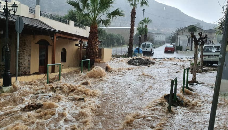 Κρήτη: Μετρούν τις πληγές τους από την κακοκαιρία  - Ζημιές εκατομμυρίων ευρώ 
