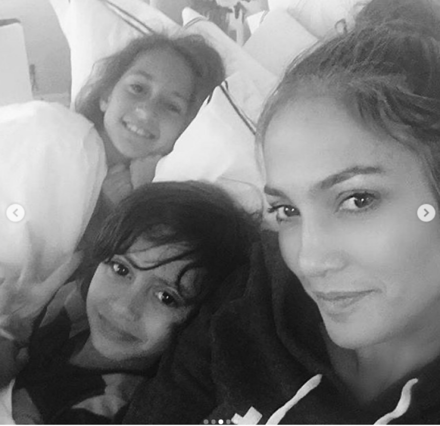 Η Τζένιφερ Λόπεζ απολαμβάνει την καραντίνα: Βρήκα χρόνο για τα παιδιά μου