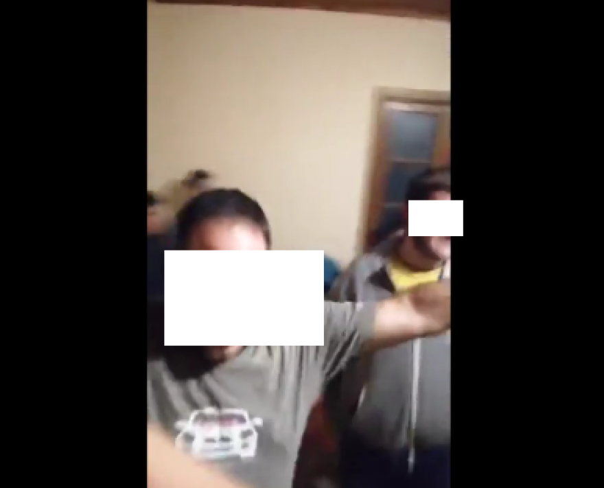 «Κορωνογλέντι» με κλαρίνα στο Βελεστίνο εν μέσω lockdown