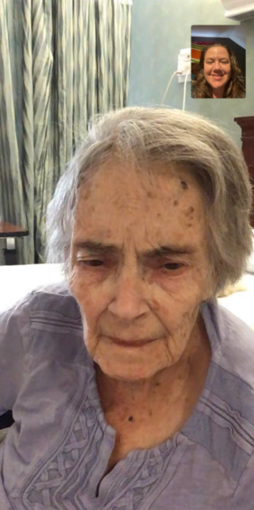 Κορωνοϊός - ΗΠΑ: Τάμπλετ έξω από ΜΕΘ για τα τελευταία αντίο των συγγενών