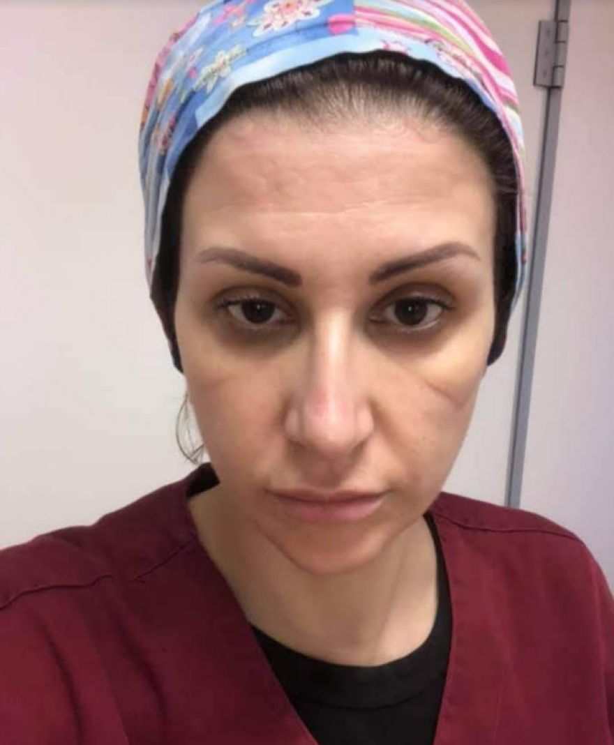 Κορωνοϊός - Γράμματα σε γιατρούς που συγκλονίζουν: Βοηθήστε τον μπαμπάκα μου, πρέπει να μεγαλώσει την αδερφή μου 