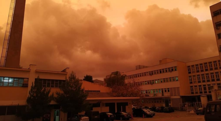 Καιρός σήμερα: Καταρρακτώδεις βροχές στην Αθήνα, βίντεο από κεραυνούς