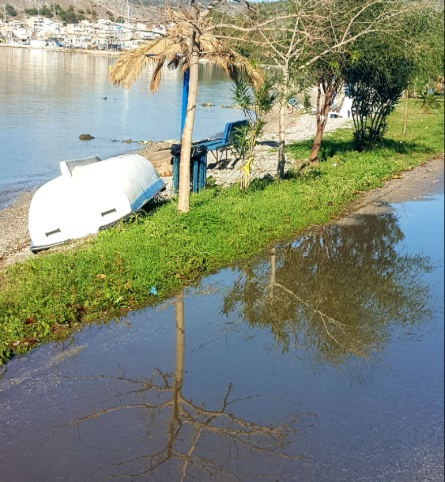 Καιρός σήμερα: Καταρρακτώδεις βροχές στην Αθήνα, βίντεο από κεραυνούς