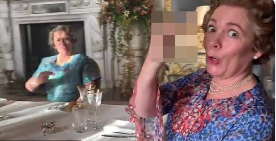 The Crown: Το καστ τραγουδάει στην εορτάζουσα «Νταϊάνα» και η «Βασίλισσα»... υψώνει το μεσαίο δάχτυλο!