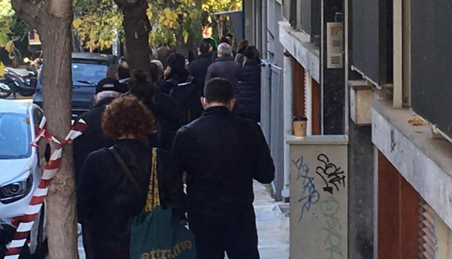 Μετακίνηση με click away στη χριστουγεννιάτικη αγορά - Ουρές στα κρεοπωλεία