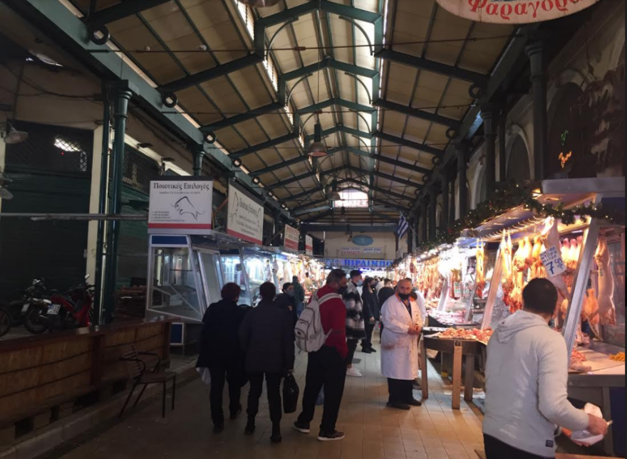 Μετακίνηση με click away στη χριστουγεννιάτικη αγορά - Ουρές στα κρεοπωλεία