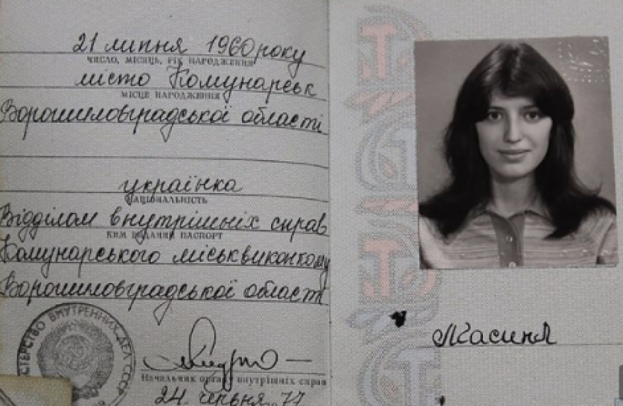 Όταν το «κορίτσι με το κόκκινο μπικίνι» από τη Σοβιετική Ένωση αυτομόλησε... κολυμπώντας στην Αυστραλία