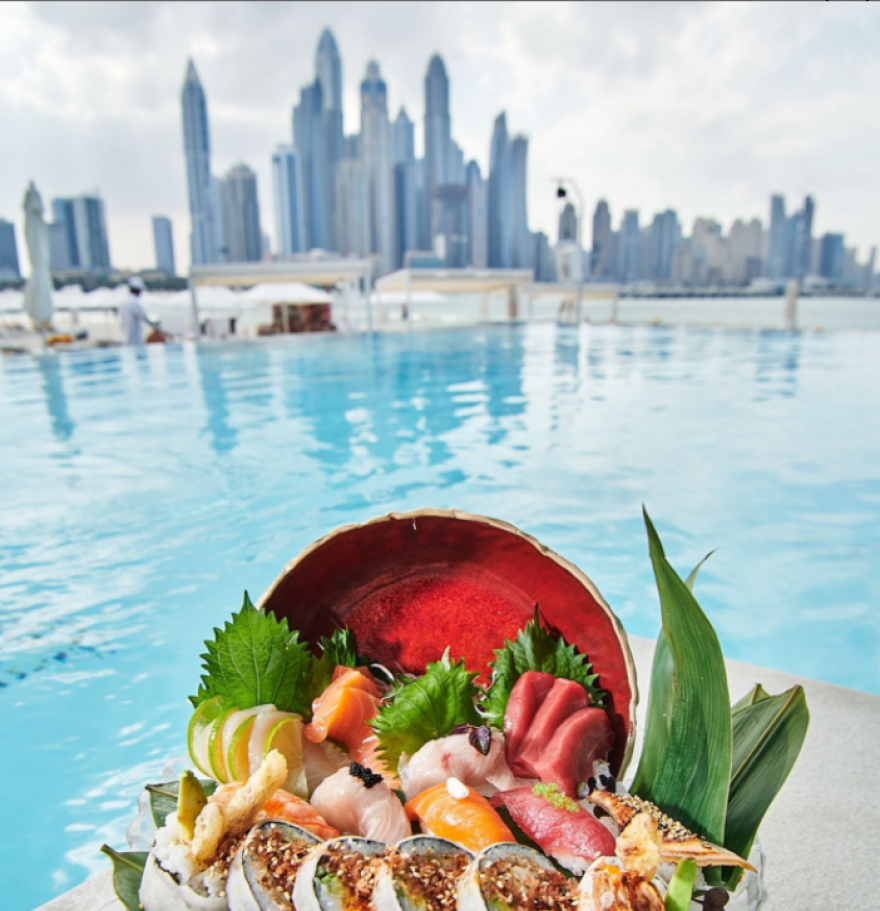 Τυχερός του EuroMillions το «γλεντάει» στο Ντουμπάι: Χλιδάτο «ταξίδι δώρο» με σαμπάνιες 1,700 λιρών στους κολλητούς