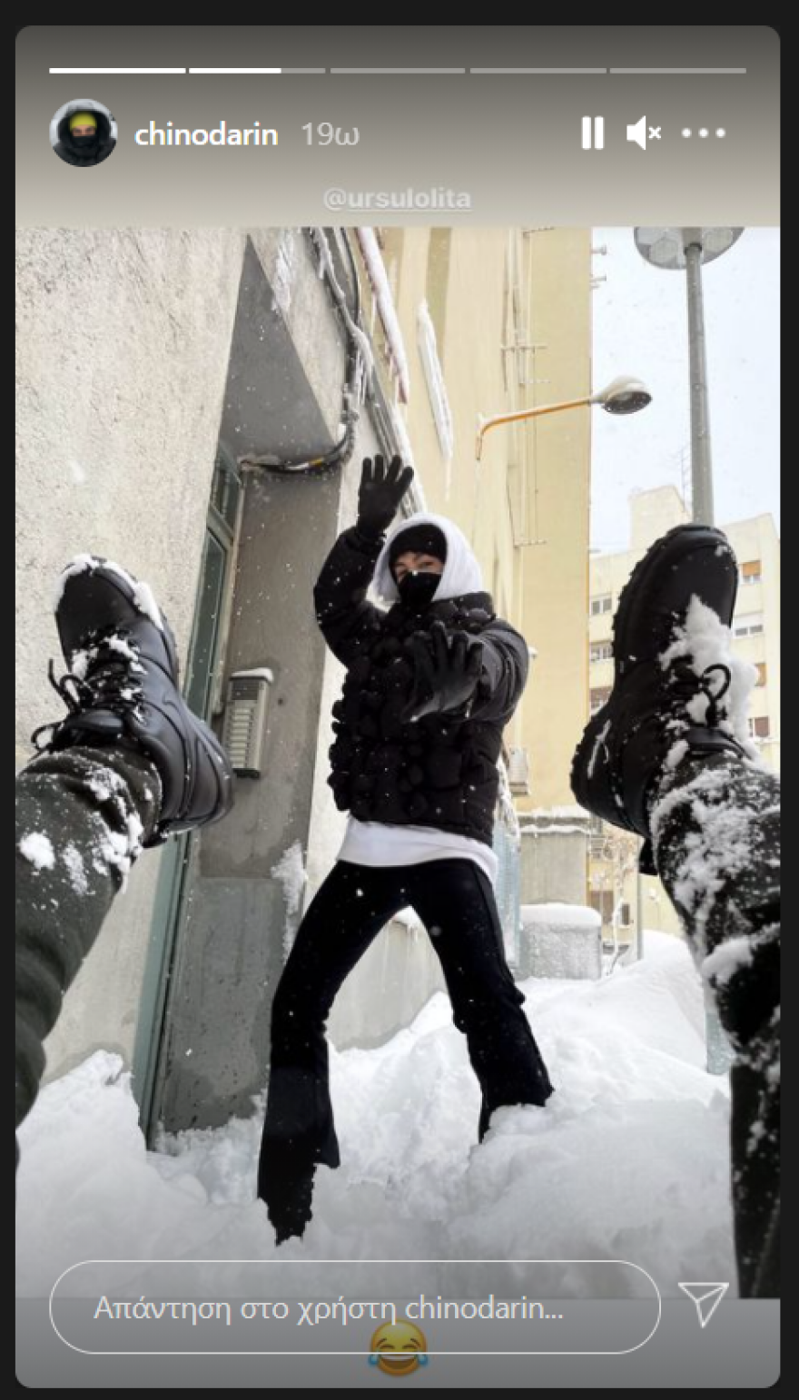 Ούρσουλα Κορμπερό: Η «Τόκιο» του «Casa De Papel» παίζει με τον φίλο της στη χιονισμένη Μαδρίτη