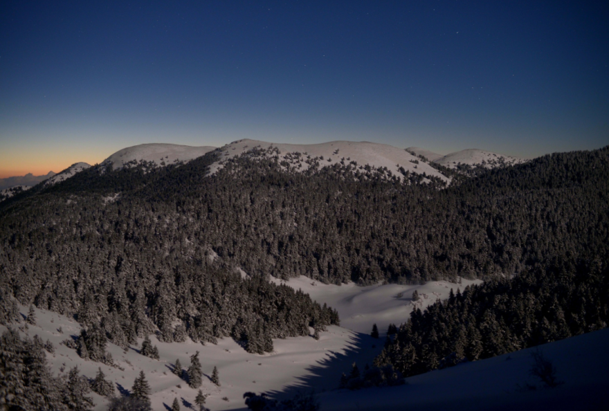 Καιρός: Οι παγωμένες δολίνες στη χώρα μας - 27,8 βαθμοί στο Βαθύσταλο Παρνασσού 