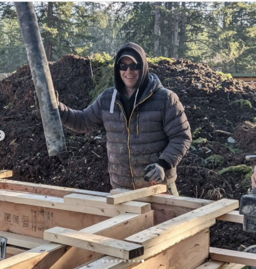 Η Πάμελα Άντερσον διέλυσε την οικογένειά μου, καταγγέλλει η πρώην σύντροφος του 5ου συζύγου της σταρ