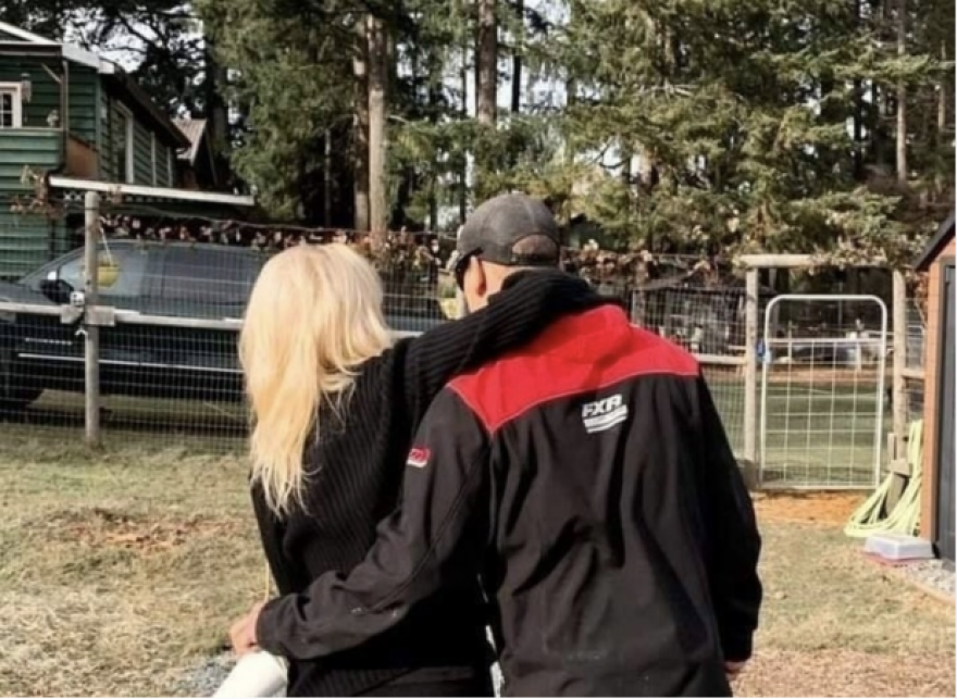 Η Πάμελα Άντερσον διέλυσε την οικογένειά μου, καταγγέλλει η πρώην σύντροφος του 5ου συζύγου της σταρ