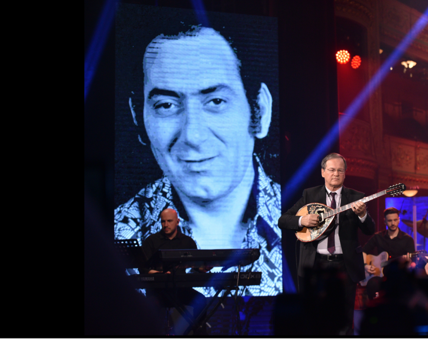 «Σπίτι με το MEGA»: Το μεγάλο τιμητικό αφιέρωμα «Στράτος Διονυσίου 30 χρόνια μετά» έρχεται το Σάββατο