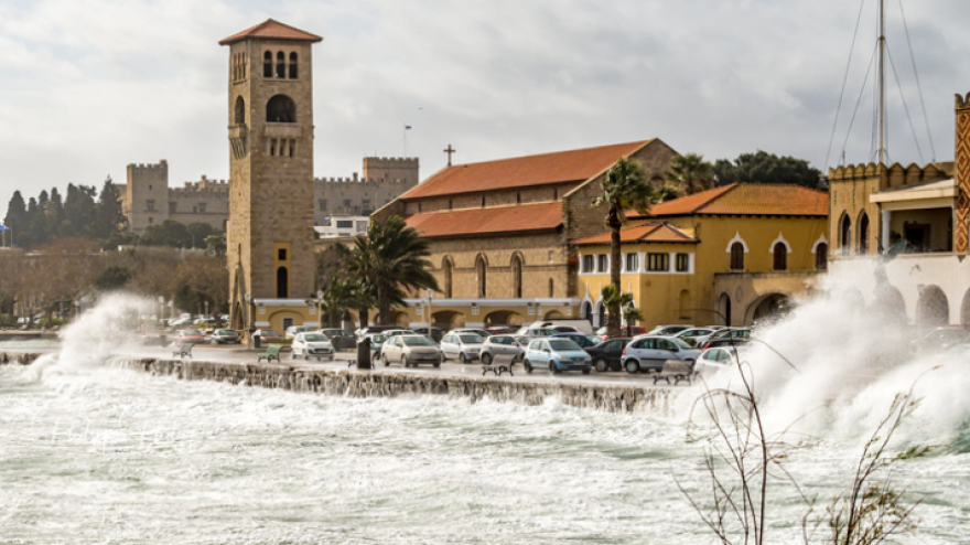 Καιρός: Βροχές και καταιγίδες στο Ανατολικό Αιγαίο και τα Δωδεκάνησα