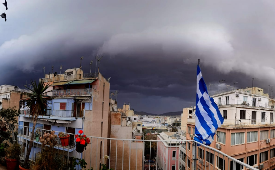 Καιρός στην Αθήνα - Κακοκαιρία Μήδεια: Καταιγίδα τώρα στα βόρεια προάστια - Πού βρέχει