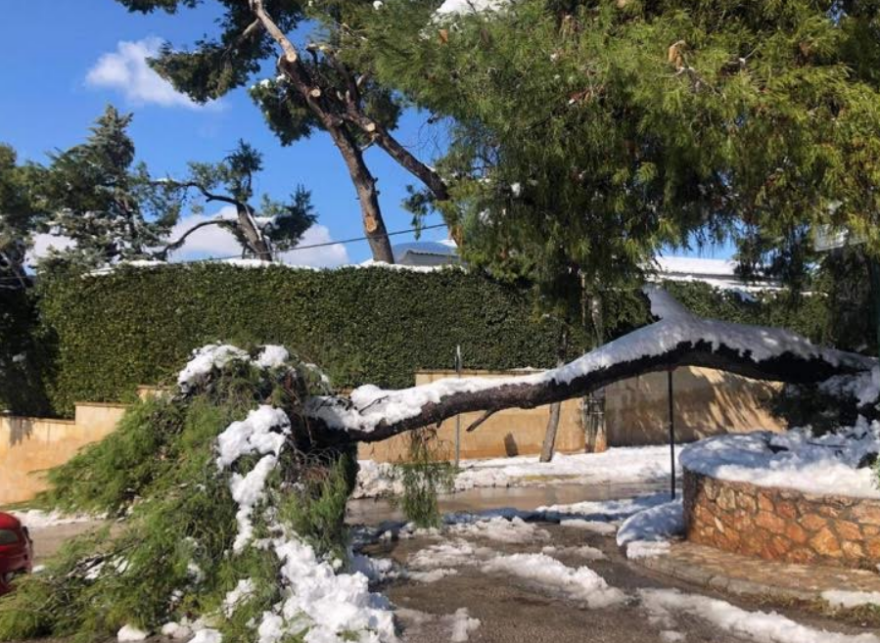 Κακοκαιρία «Μήδεια»: Αποκλεισμένοι χωρίς ρεύμα και νερό για 48 ώρες στην Εκάλη – Δείτε βίντεο