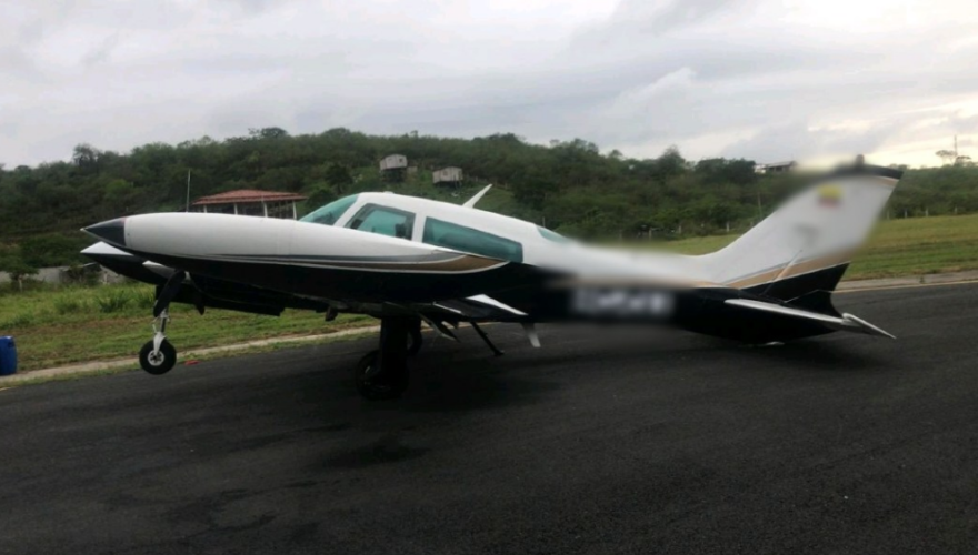 Ισημερινός: 400 κιλά κοκαΐνη βρέθηκαν στην άτρακτο εγκαταλελειμμένου μικρού αεροσκάφους