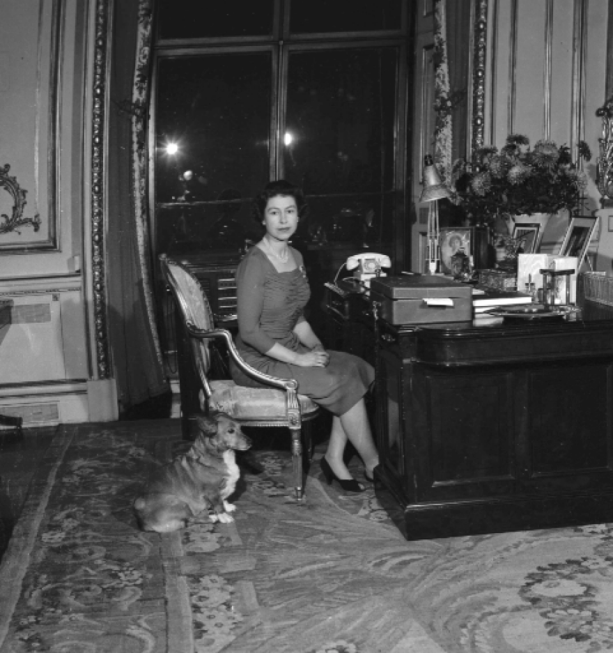 Βρετανία: Η βασίλισσα Ελισάβετ πήρε δώρο δυο κουτάβια-Δείτε φωτογραφίες