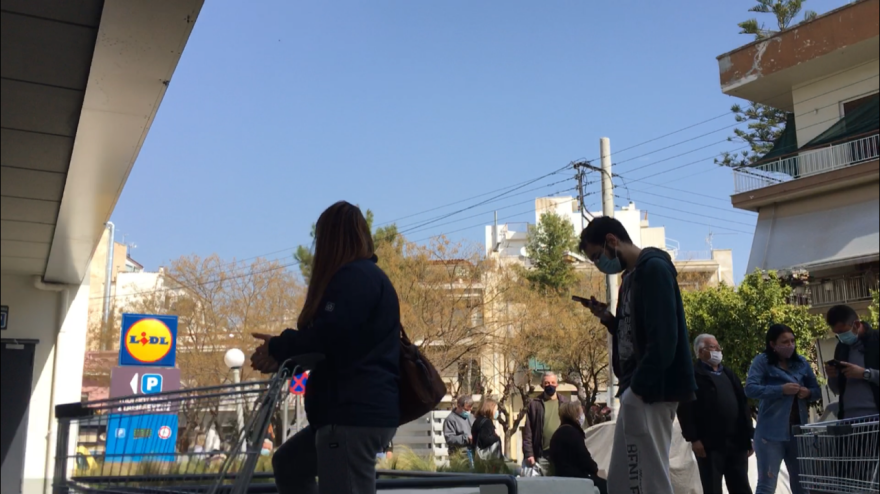 Lockdown: Σε παραλίες και πάρκα οι Αθηναίοι - Ουρές στα σούπερ μάρκετ