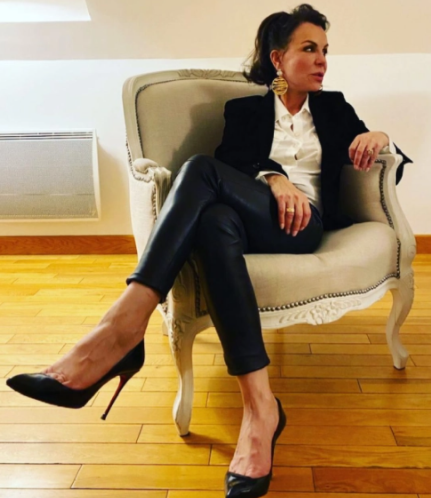 Les Chandelles: «Στη φόρα» τα μυστικά της ελίτ πελατείας του διάσημου swingers club του Παρισιού