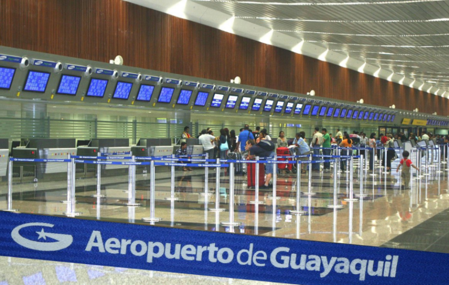 Ισημερινός: Άνοιξε το αεροδρόμιο της Γουαγιακίλ, που είχε κλείσει εξαιτίας ηφαιστειακής τέφρας-Δείτε βίντεο